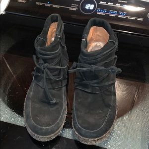 Woman’s Ugg Moccasins worn a few times size 10